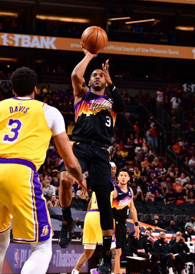 西则效力于 西则效力于