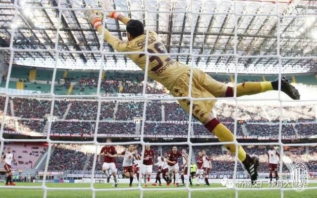 及防守端的 及防守端的