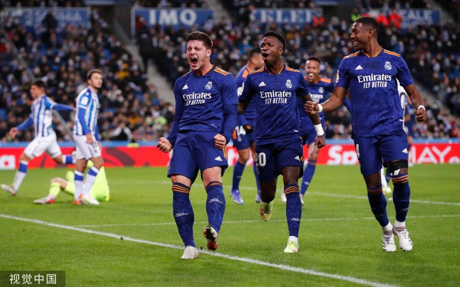 她迅速调整 她迅速调整