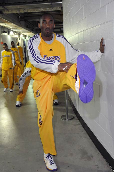 靠家庭的支 靠家庭的支