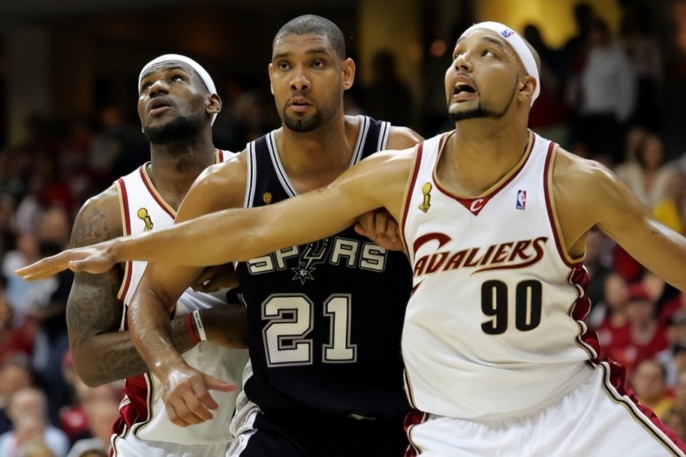 外界对他 外界对他